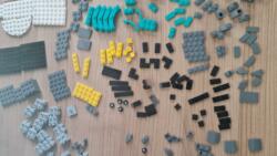 Alle rund 250 Legosteine sortiert